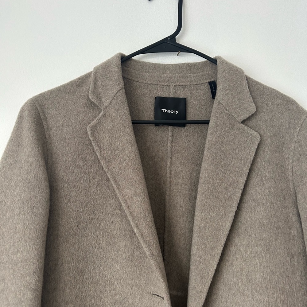 Theory Cashmere/Wool Coat size 2 - Gently used! Great condition! Smoke/Pet Free